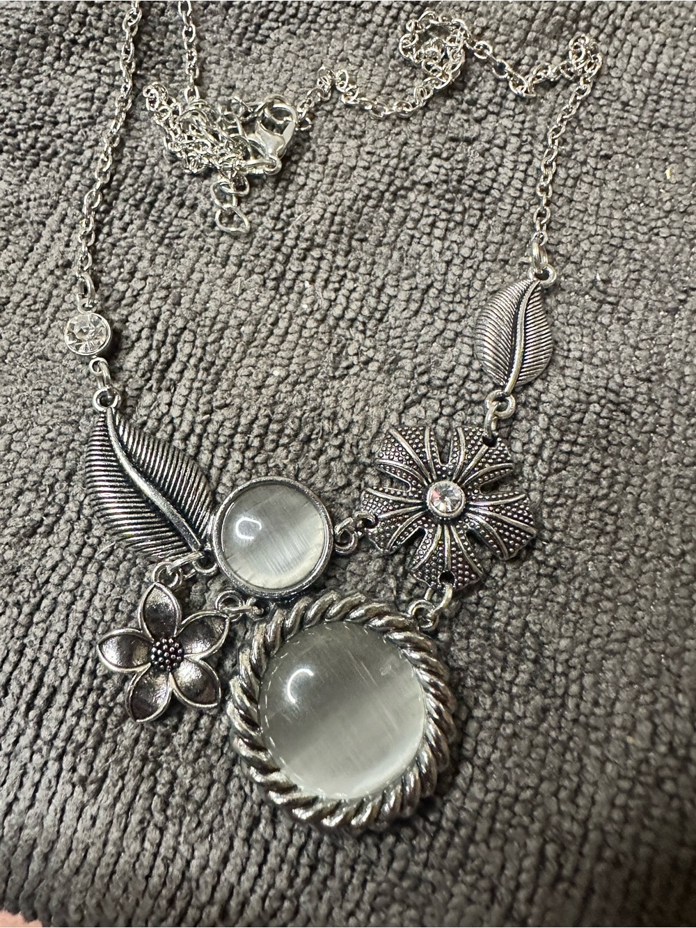 Silver Floral cats eye Pendant Necklace - Clear Accents